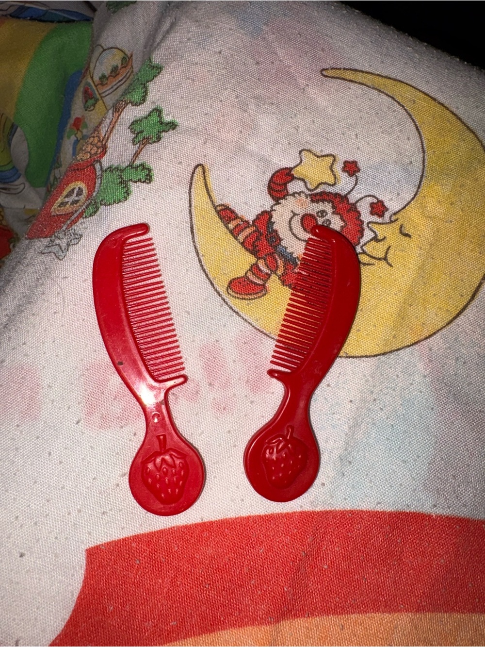2x vintage strawberry shortcake doll combs - Picture 3 of 3